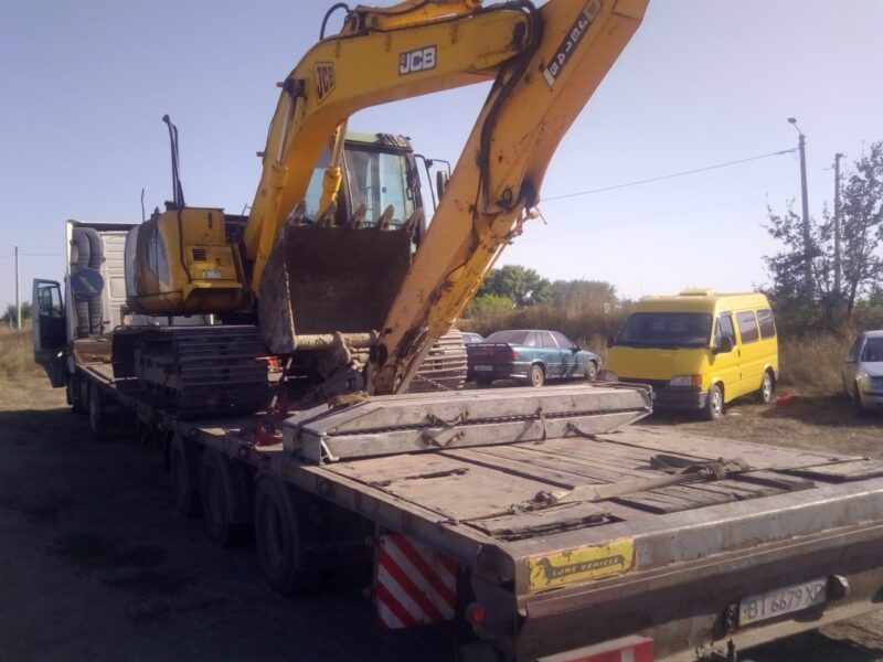 Перевозка негабарита: экскаватор JCB